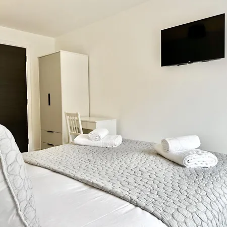 Apartment Luxury 2 Bedroom With Free Use Of Onsite Gym York