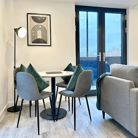Luxury 2 Bedroom With Free Use Of Onsite Gym *