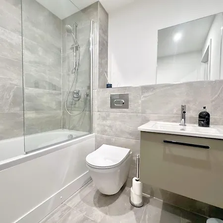 Luxury 2 Bedroom With Free Use Of Onsite Gym Apartman *