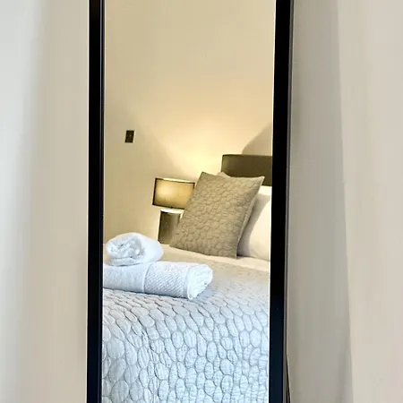 Luxury 2 Bedroom With Free Use Of Onsite Gym *